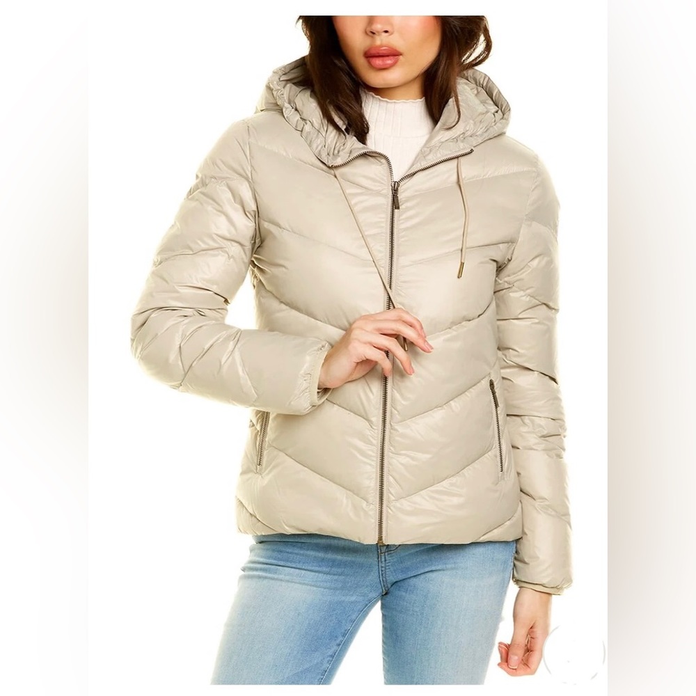 NILS JAYDEN SHORT DOWN JACKET. COLOR: Champagne. Size 6